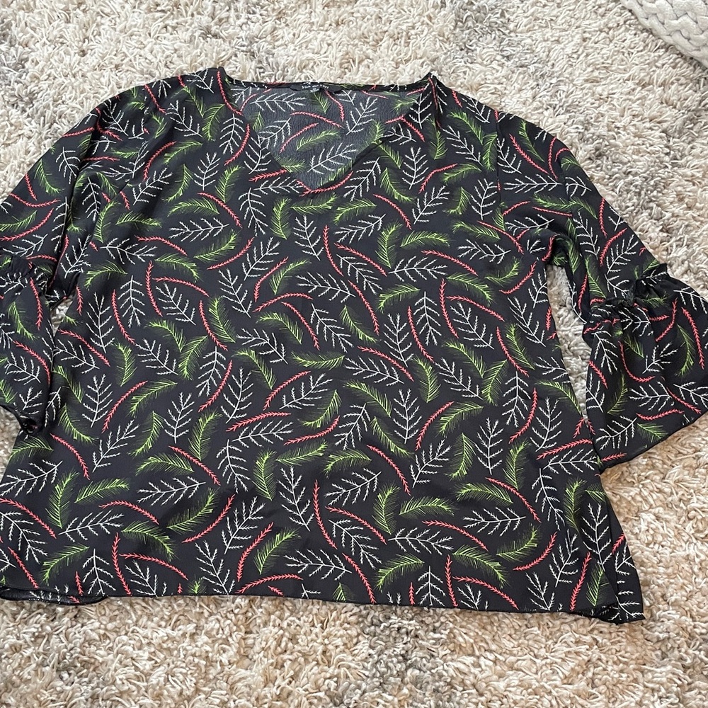 Chic Black Leaf Print Blouse‎